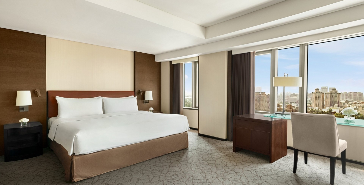 Shangri-La’s Far Eastern Plaza Hotel